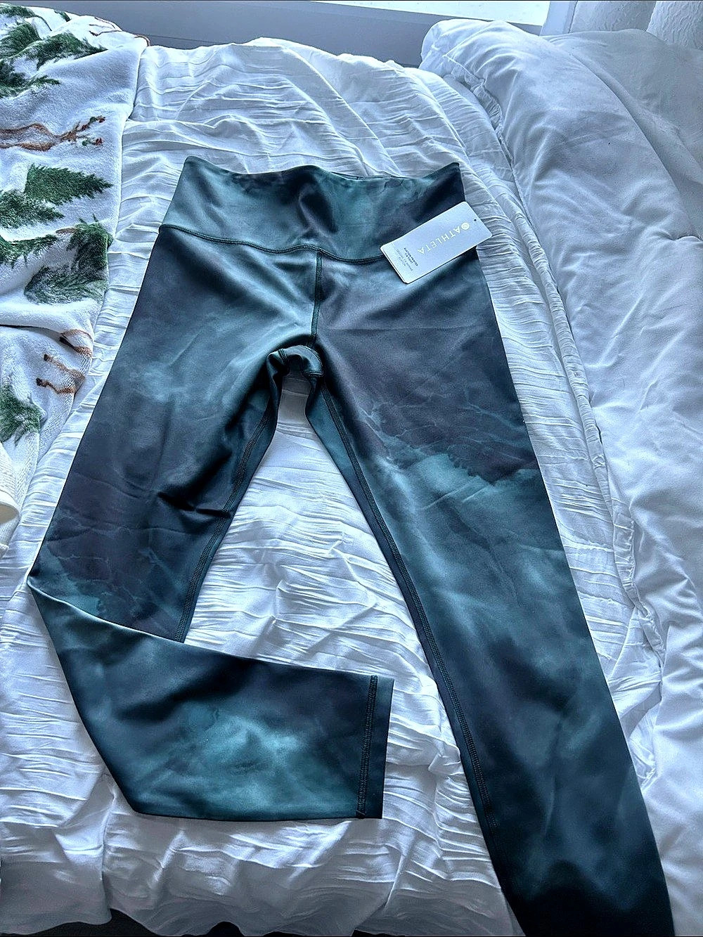 Athleta Salutation Stash Pocket II Tight Abstract Leggings Size Medium NWT